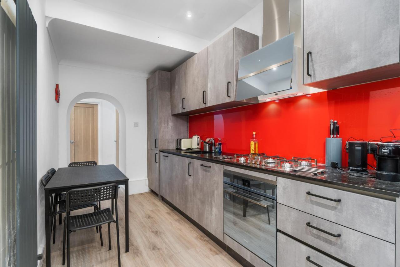 Moriarty'S Mess Apartment Plymouth Bagian luar foto